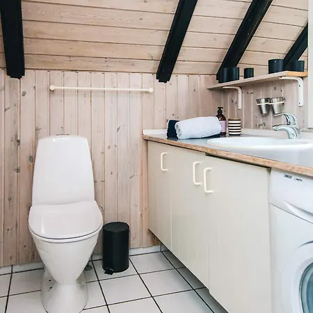 8 Person In Romo-by Traum *